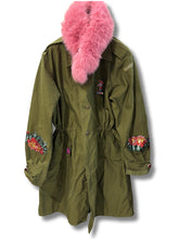 Carica l'immagine nel visualizzatore di Gallery, I LOVE MART PARKA LUNGOMILITARE
