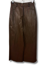 Carica l'immagine nel visualizzatore di Gallery, Pantalone ecopelle moro 
