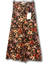 Carica l'immagine nel visualizzatore di Gallery, Pantalone flare fiorito 
