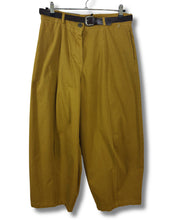 Carica l'immagine nel visualizzatore di Gallery, Pantalone barrel cammello 
