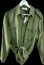 Carica l&#39;immagine nel visualizzatore di Gallery, Camicia militare borchie
