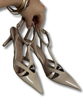 Carica l'immagine nel visualizzatore di Gallery, DIVINE FOLLIE 1973NUDE
