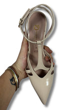 Carica l'immagine nel visualizzatore di Gallery, DIVINE FOLLIE 1973NUDE
