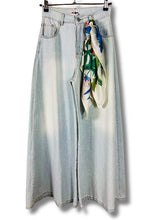 Carica l'immagine nel visualizzatore di Gallery, I LOVE MART 3917BCHDENIM

