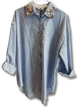 Carica l'immagine nel visualizzatore di Gallery, I LOVE MART FLOREW SHIRTCELESTE
